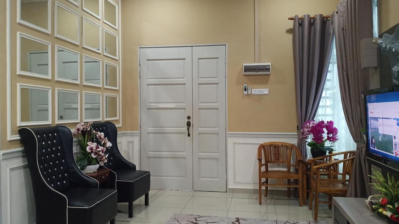 Illa Bella Homestay Jasin Exterior photo